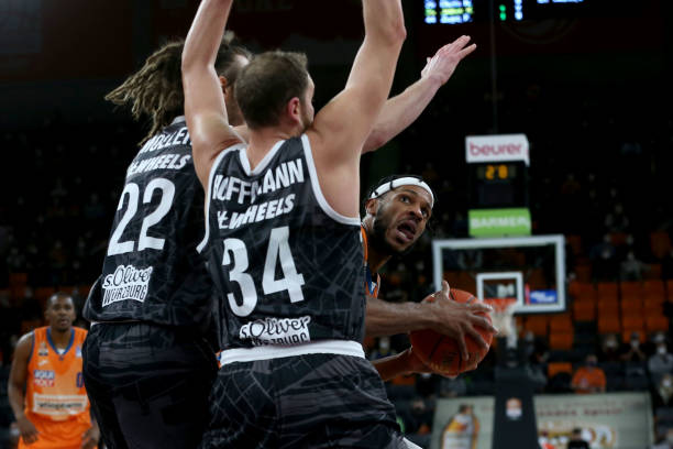 拉开防守 拉开防守